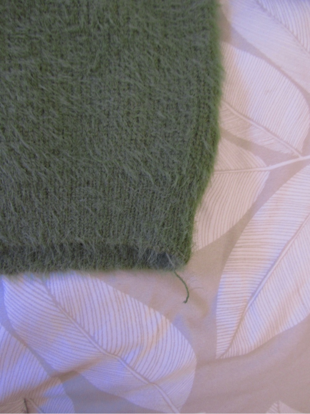 V-Neck Cropped Fuzzy Green Cardigan - SHEIN - Picture 7 of 9